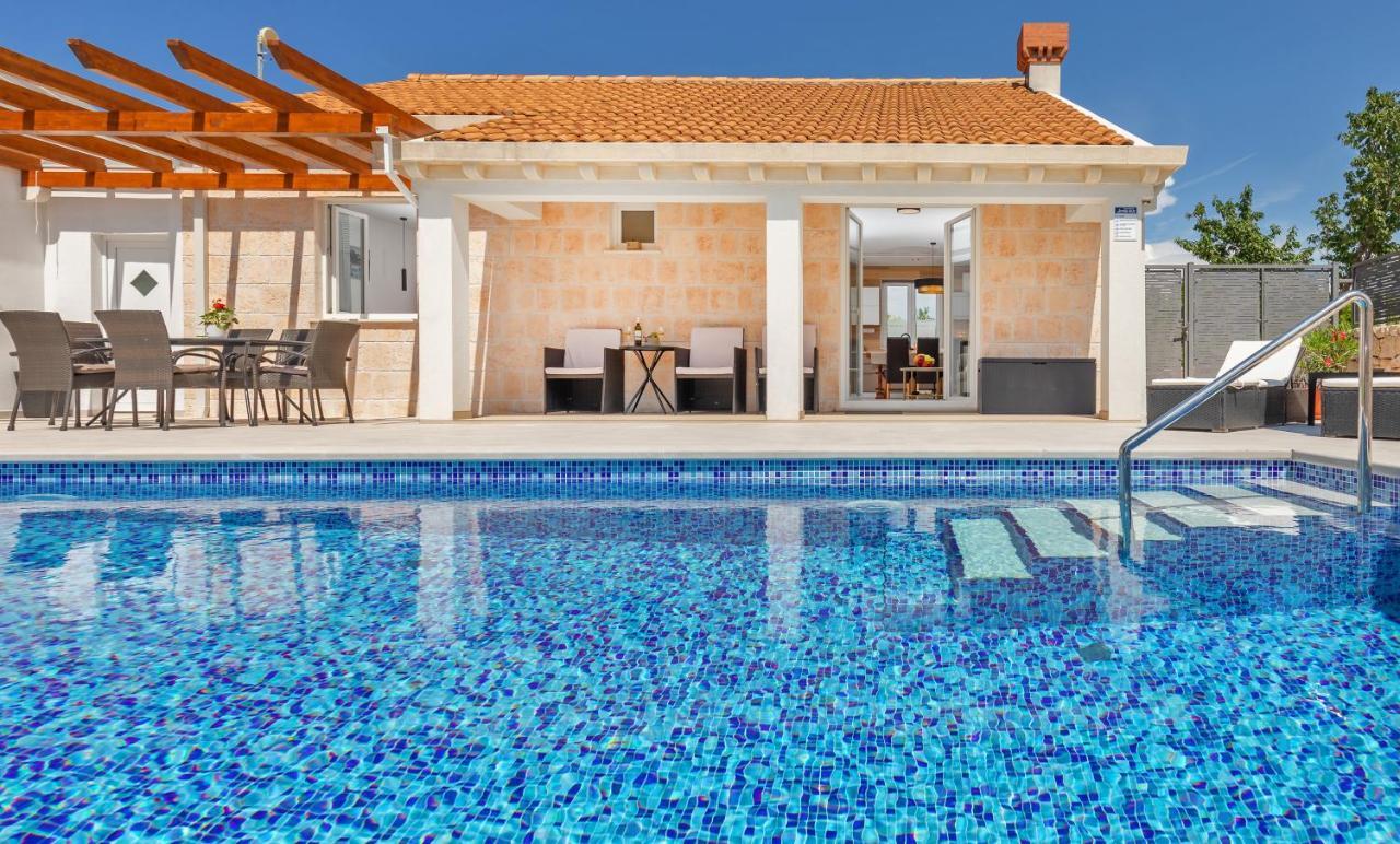 Apartment Holiday Home Doma, Cilipi Near Dubrovnik Exterior foto