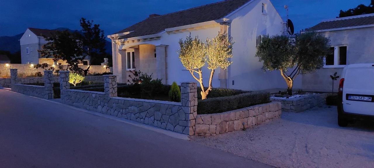 Apartment Holiday Home Doma, Cilipi Near Dubrovnik Exterior foto
