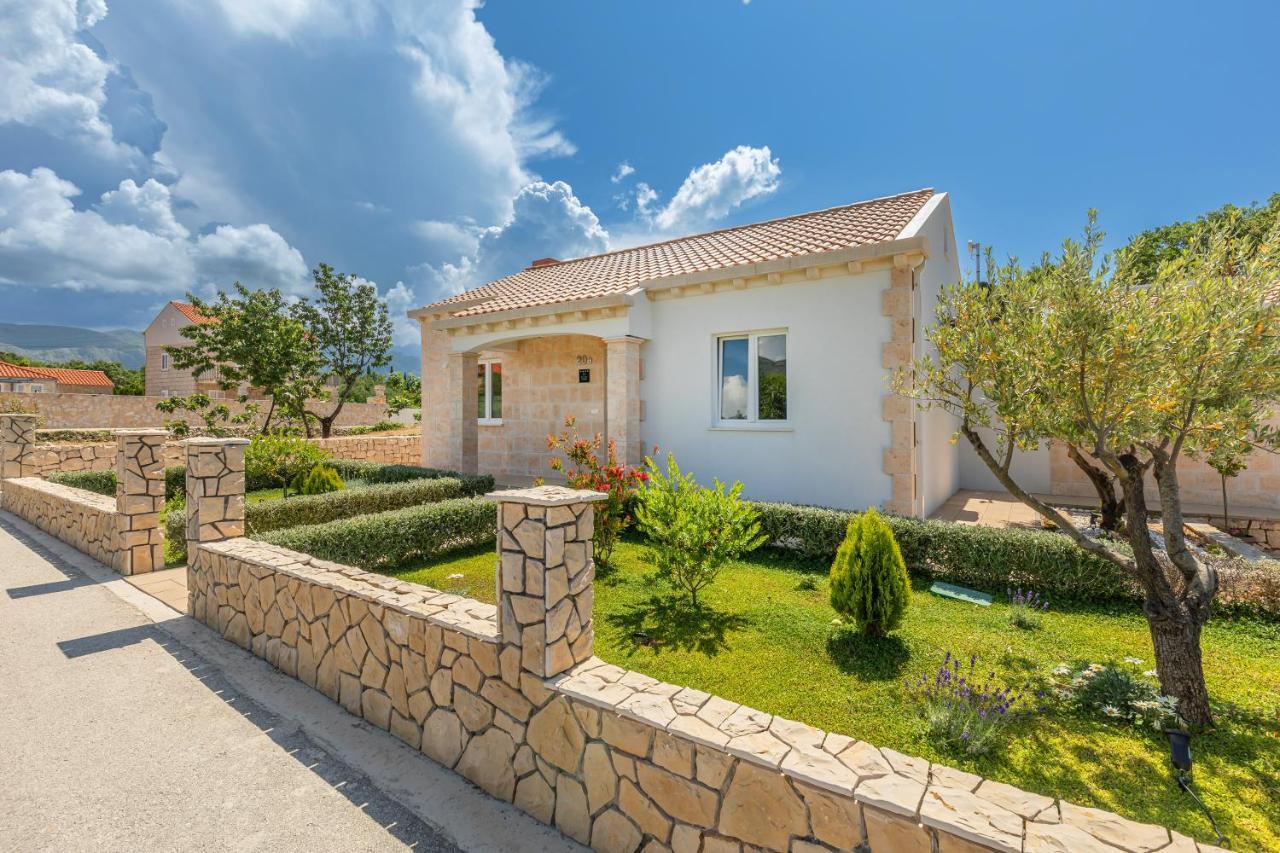 Apartment Holiday Home Doma, Cilipi Near Dubrovnik Exterior foto